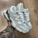 Tênis New Balance 9060 (Cinza e Branco)
