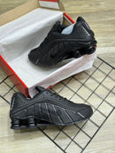 Tenis Nike Shox R4 (Preto)